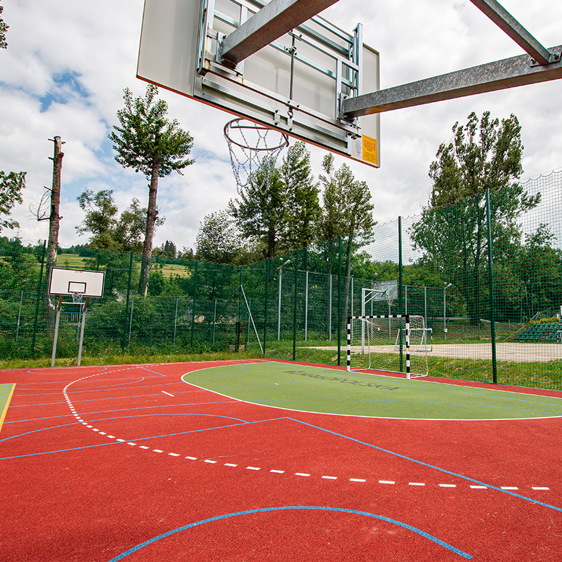 Boisko sportowe w Leśnicy-Groniu